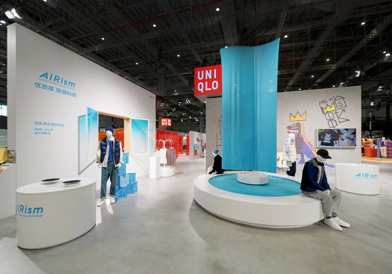 杭州展會(huì)設(shè)計(jì)搭建公司領(lǐng)你看2023進(jìn)博會(huì)最具有創(chuàng)意00家企業(yè)展臺(tái)（優(yōu)衣庫(kù)展臺(tái)）4